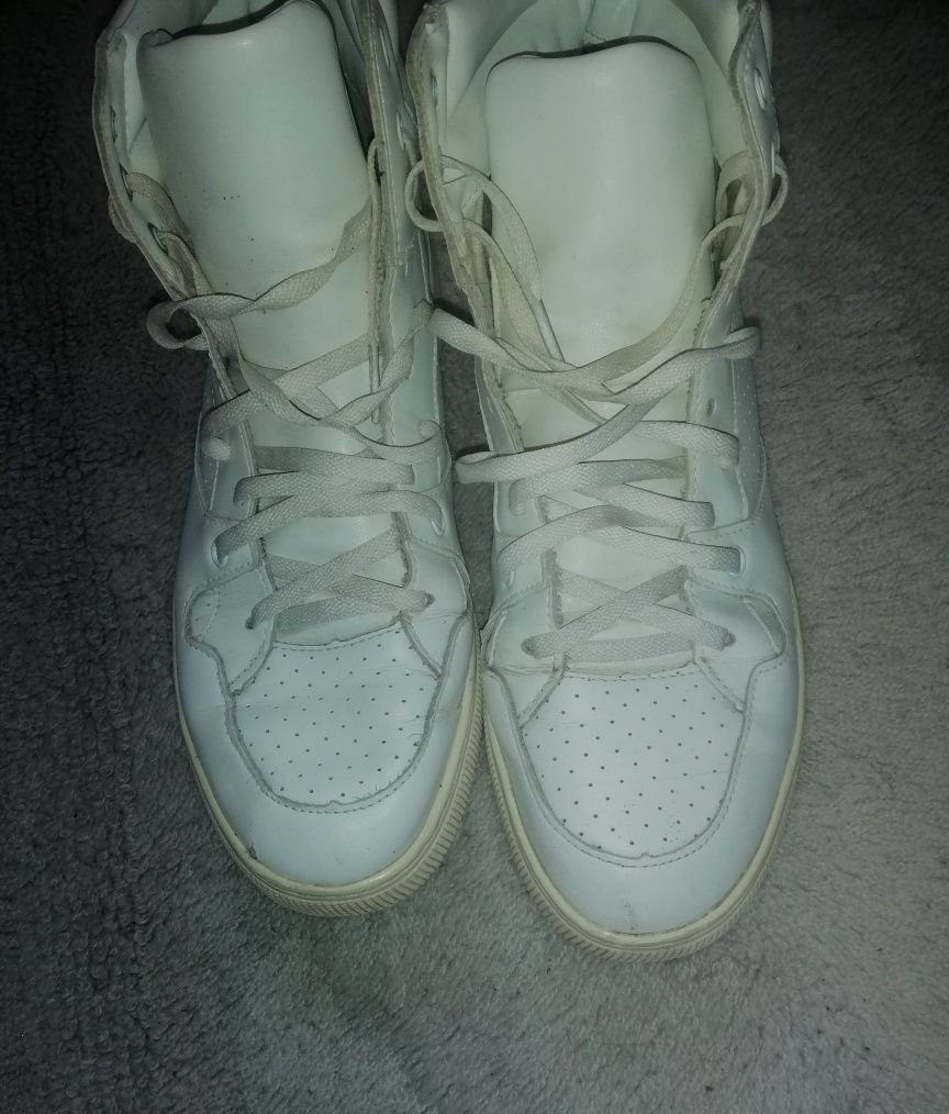 Білі  високі шкіряні кросівки