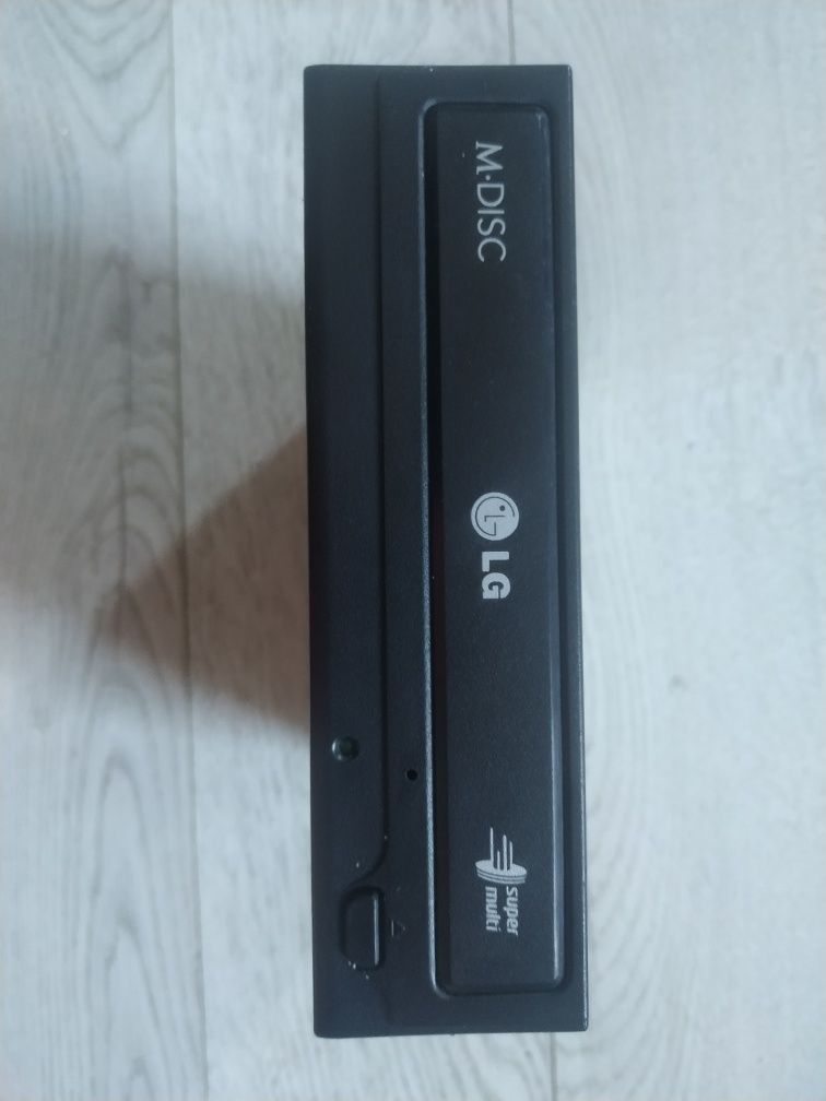 Nagrywarka DVD wewnętrzna LG GH24NSB0 SATA