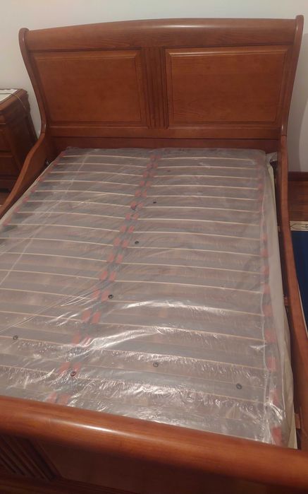Venda cama e estrado só estes dois artigos( sem colchão )