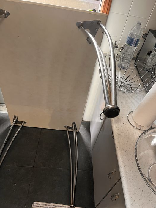 Vendo mesa com 4 cadeiras