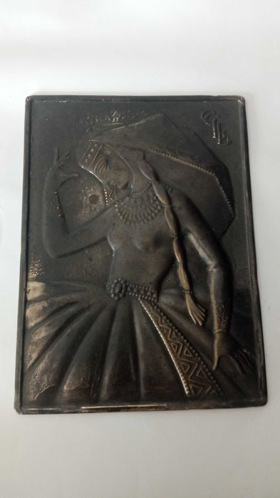 Картина чеканка/карбування Дівчина в національному костюмі