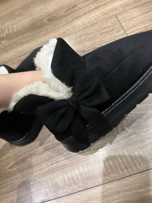 угги с бантиком.