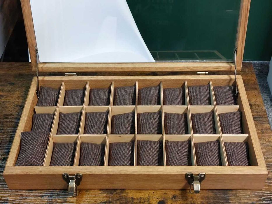 SKRZYNECZKA KASETKA GABLOTKA drewniana pudełko drewniane na 24 zegarki
