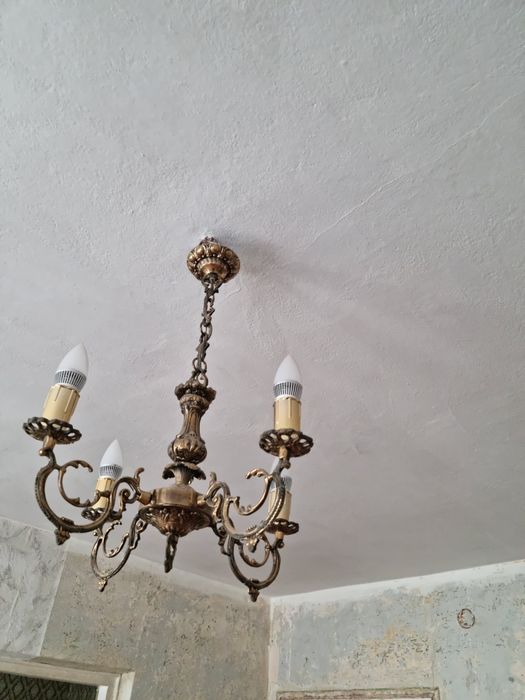 Żyrandol z  okresu PRL