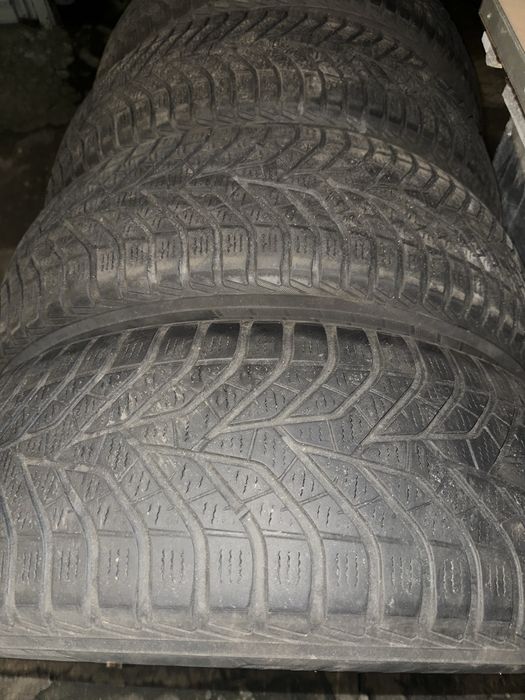 Komplet opon zimowych 235/60R18