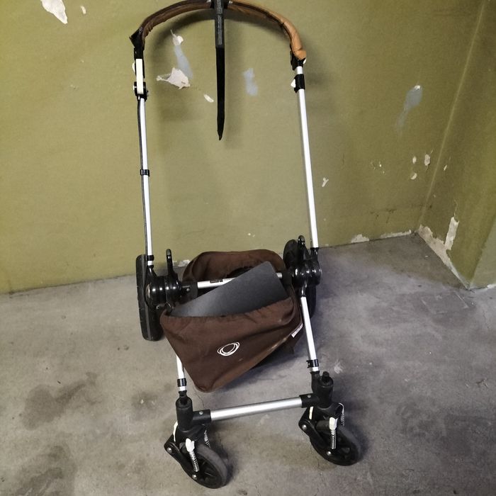 Carro trio da marca bugaboo