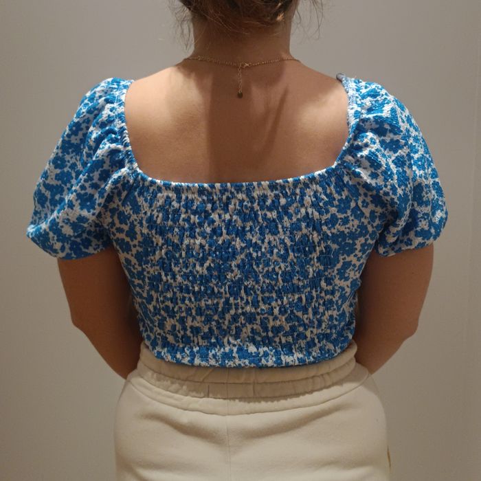 Niebieski biały top