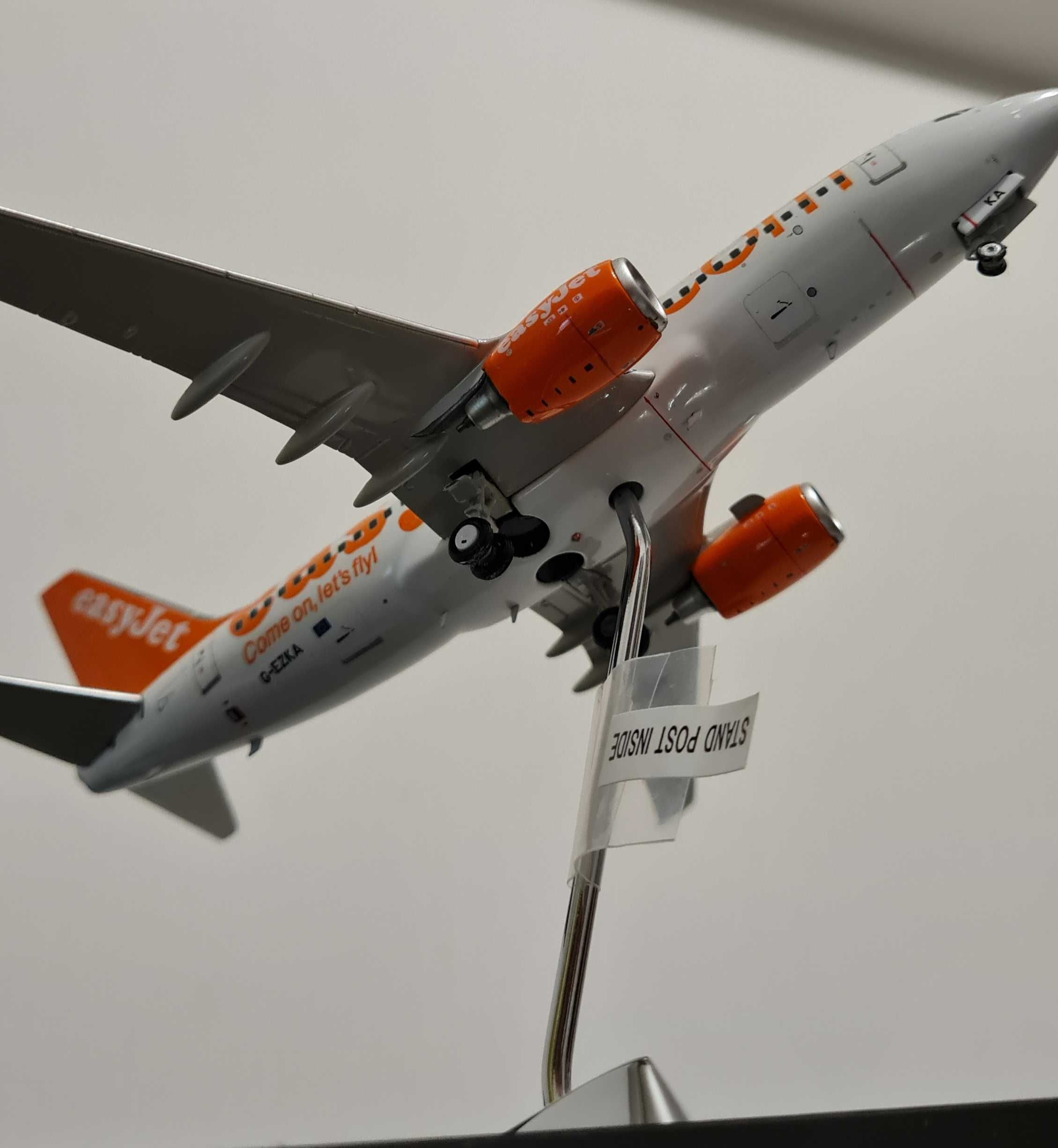 Miniatura 737 EasyJet Gemini 1:200 em metal na caixa