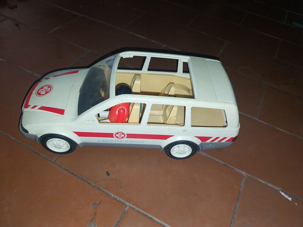 Ambulância playmobil ano 2006