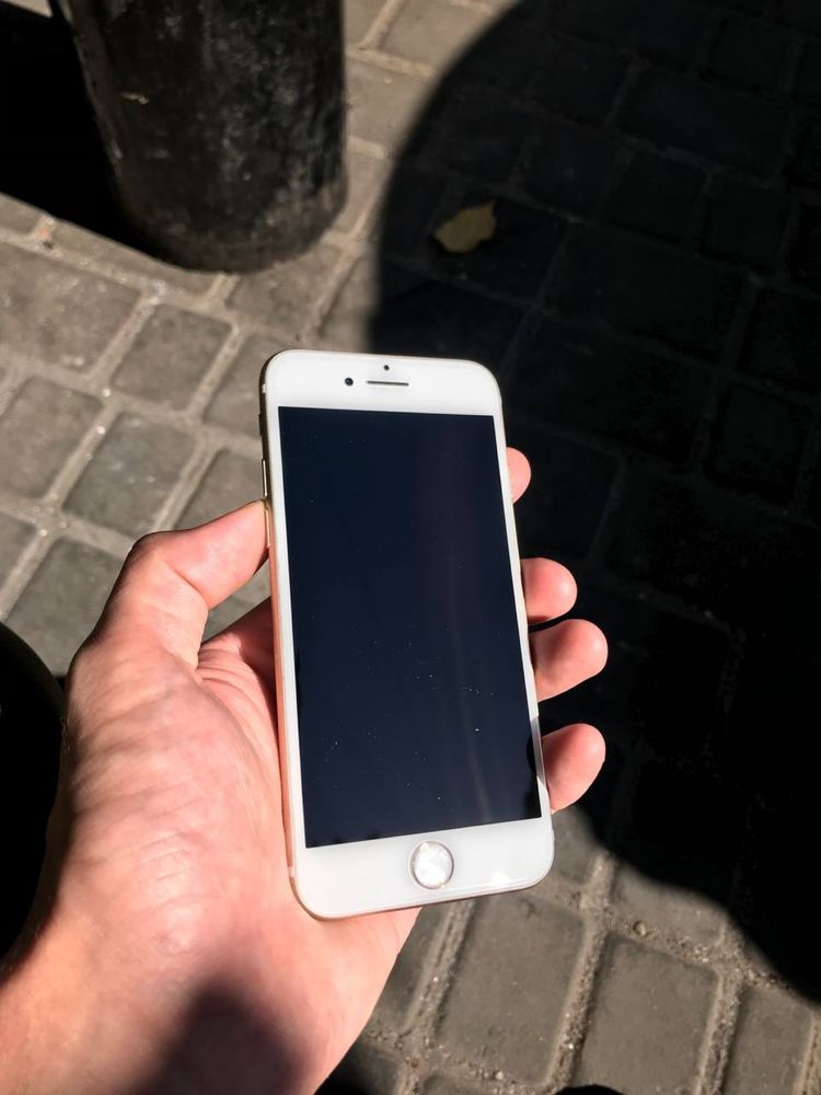 ПРОДАМ iPhone 7 (Gold)