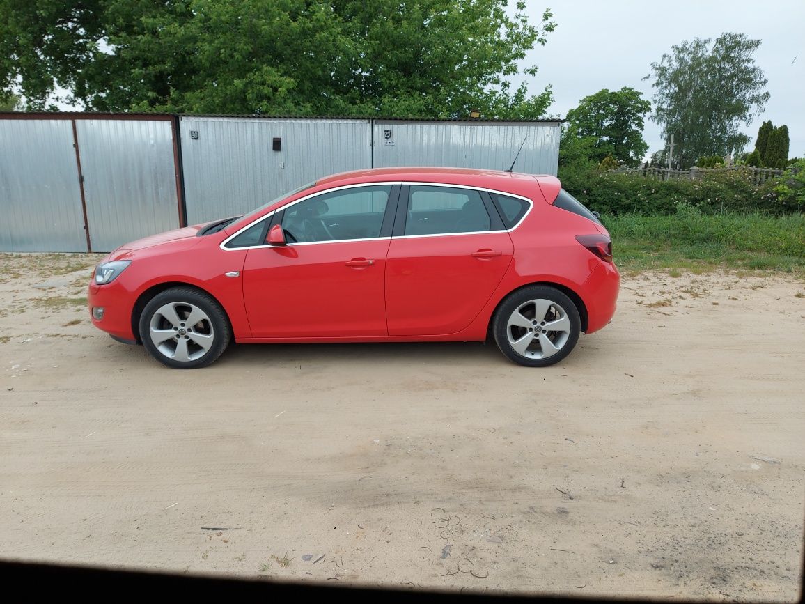 Opel astra j 1.4 t b+g 2011r