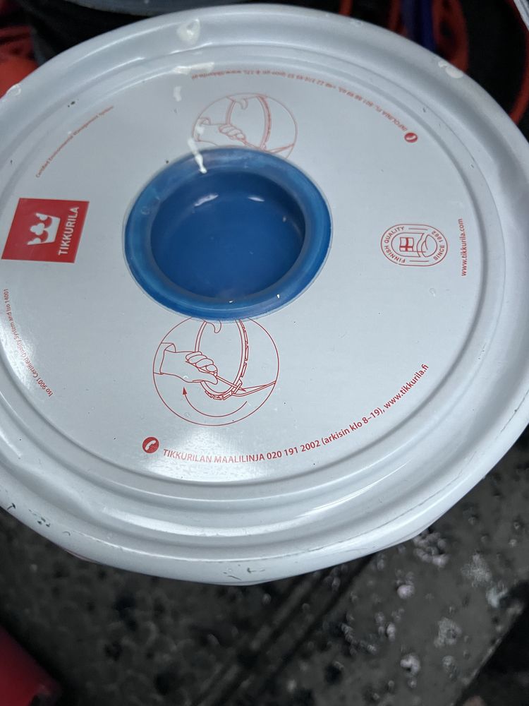 Tikkurila 2,7 L kolor RAL 5005 piękny odcień niebieski