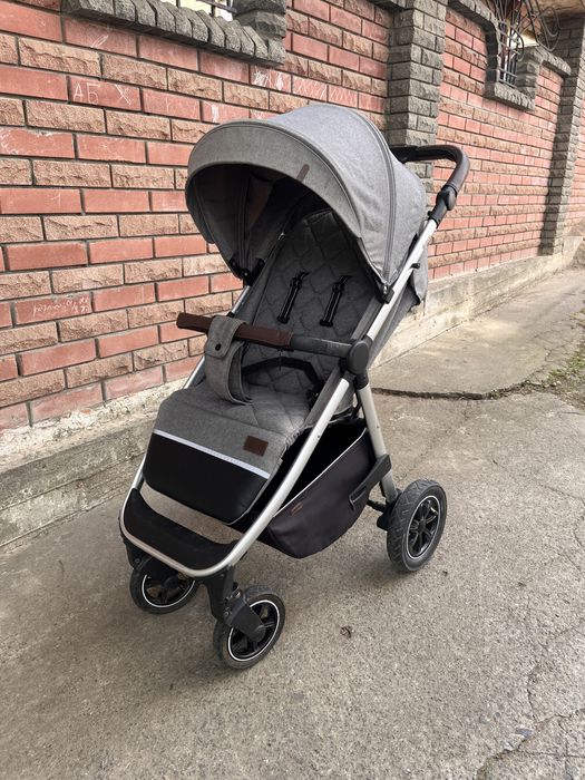 Прогулянкова коляска, прогулянковий візок Carrello Bravo Air