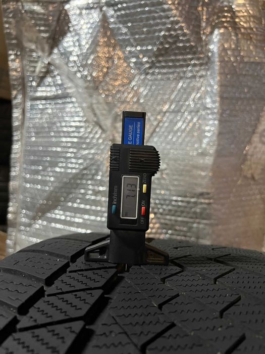 Шини Б/в 295.40.19 пара Continental