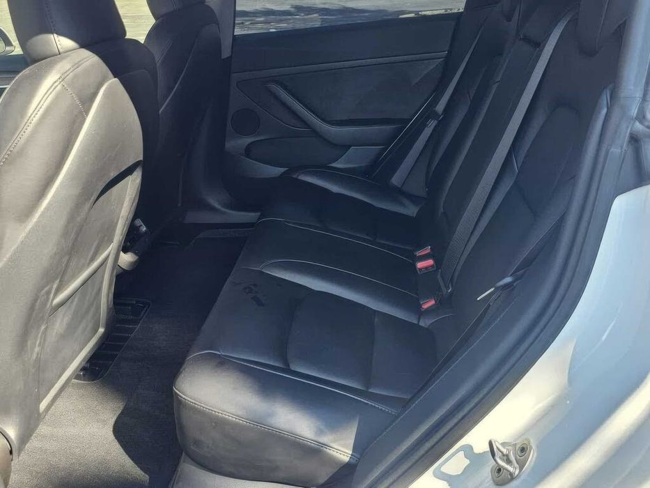 Tesla Model 3 Long Range      2023