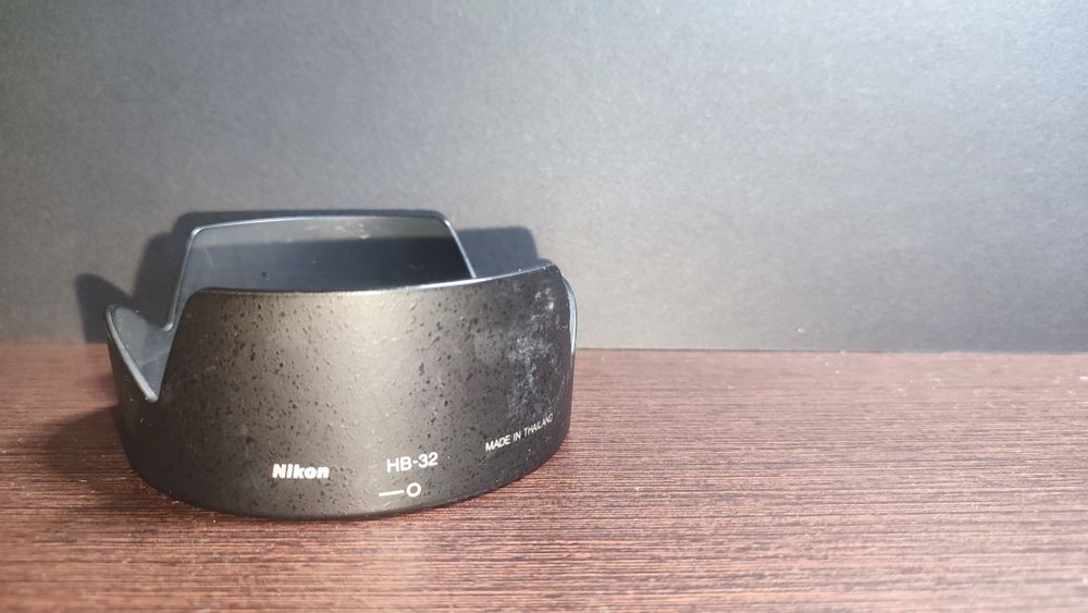 Osłona przeciwsłoneczna na obiektyw HB-32