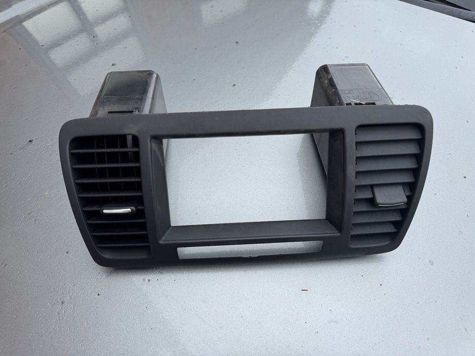 Продам рамку для манитора Субару Легаси 2003-2009