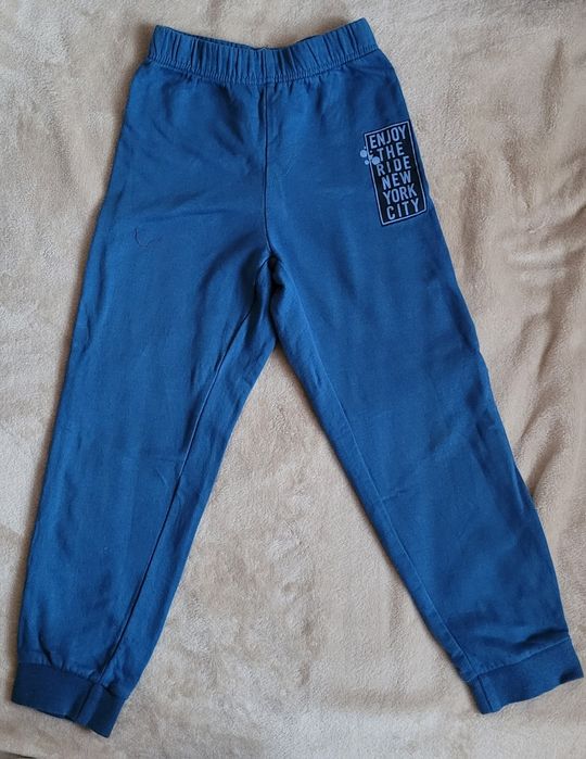 122 niebieskie chłopięce spodnie dresowe