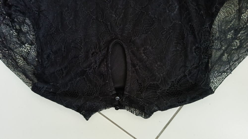 Czarna koronkowa bluzka 134/140