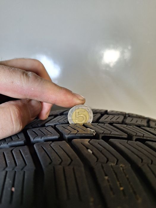 Opony zimowe Barum 205/50R17