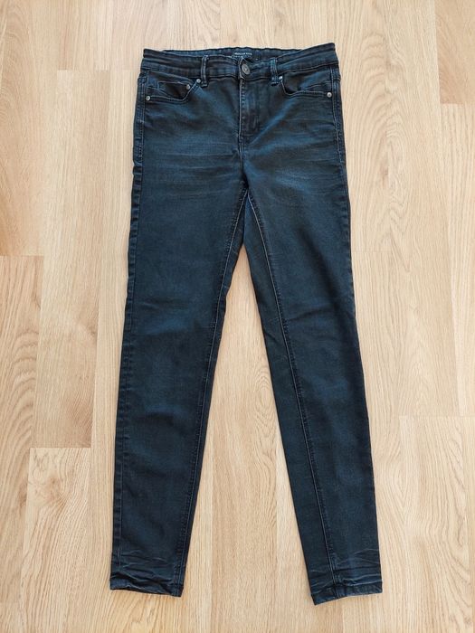 Czarne jeansy stradivarius 36 S regular weist