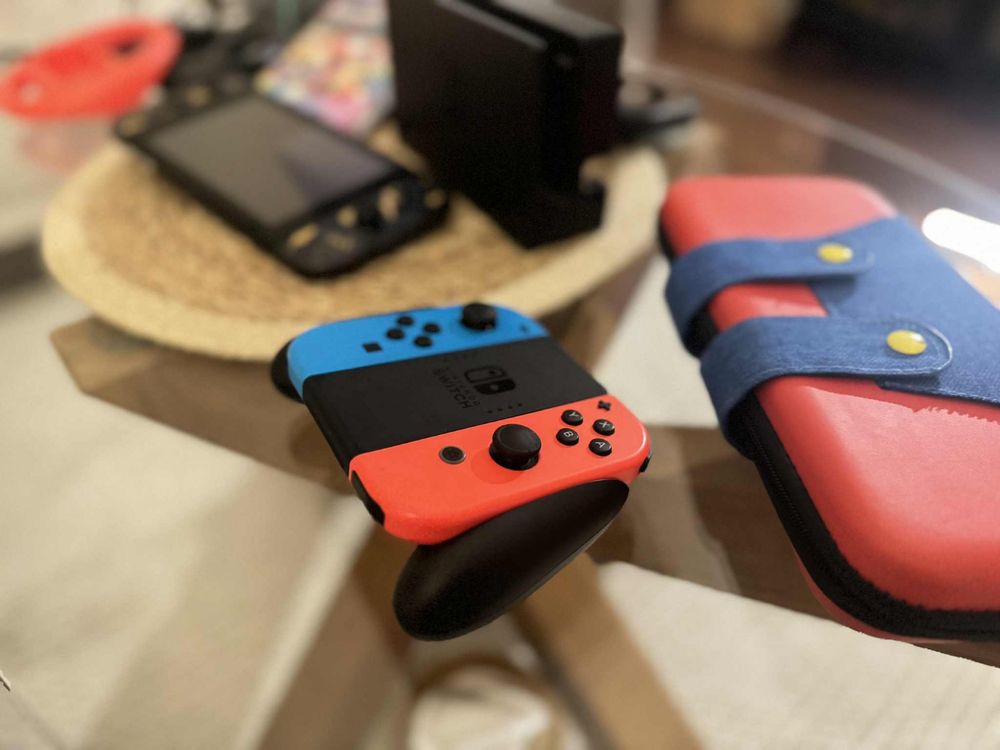 Nintendo Switch - 4 kontrolery, kierownice, karta 256gb, MARIO, dodatk