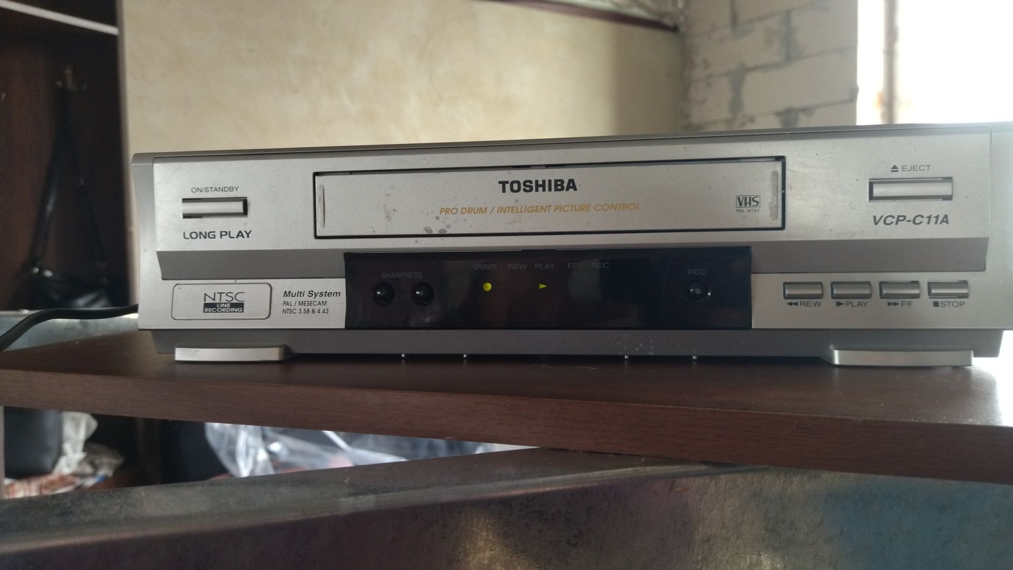 Відеомагнітофон Toshiba