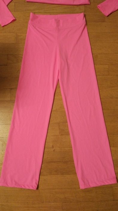 Дешево отдам новый стильный розовый костюм штаны и кофта S/M размер!