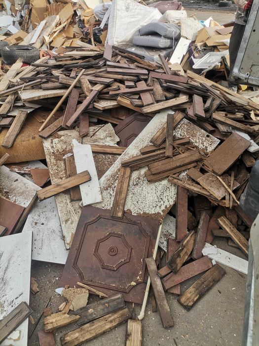 Wynoszenie mebli sprzątanie garaży Utylizacja papy Sprzątanie działek
