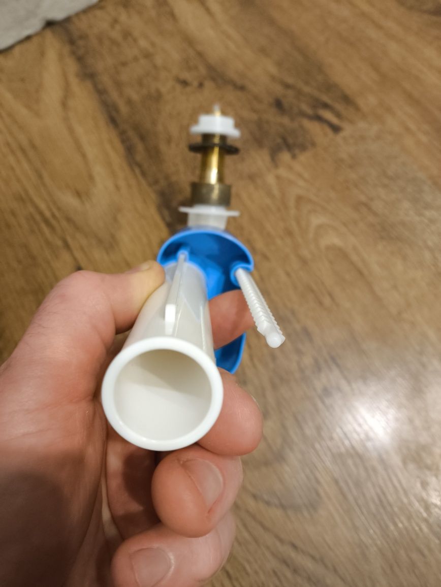 Zawór napełniający do WC boczny 3/8"
