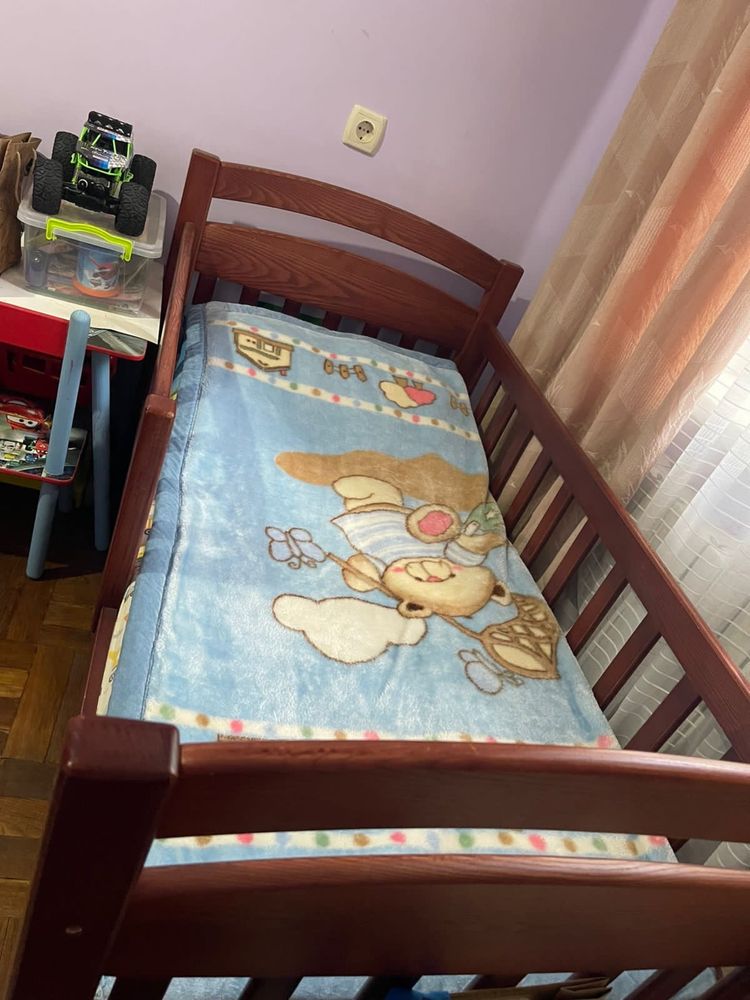 Срочно продам детскую кровать с матрасом