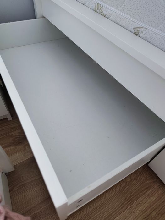 Rama łóżka MALM Ikea z szufladami i szafkami nocnymi