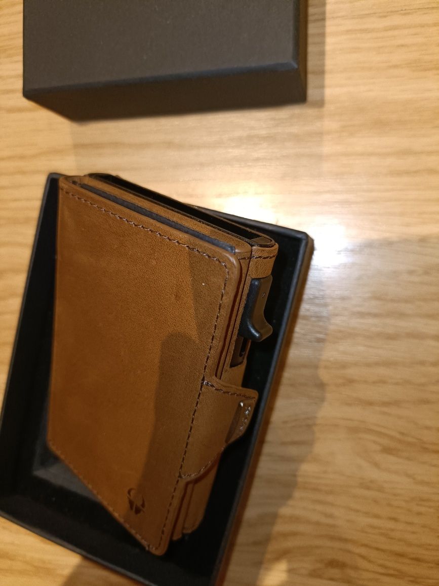 Portfel DONBOLSO Wallet Flip