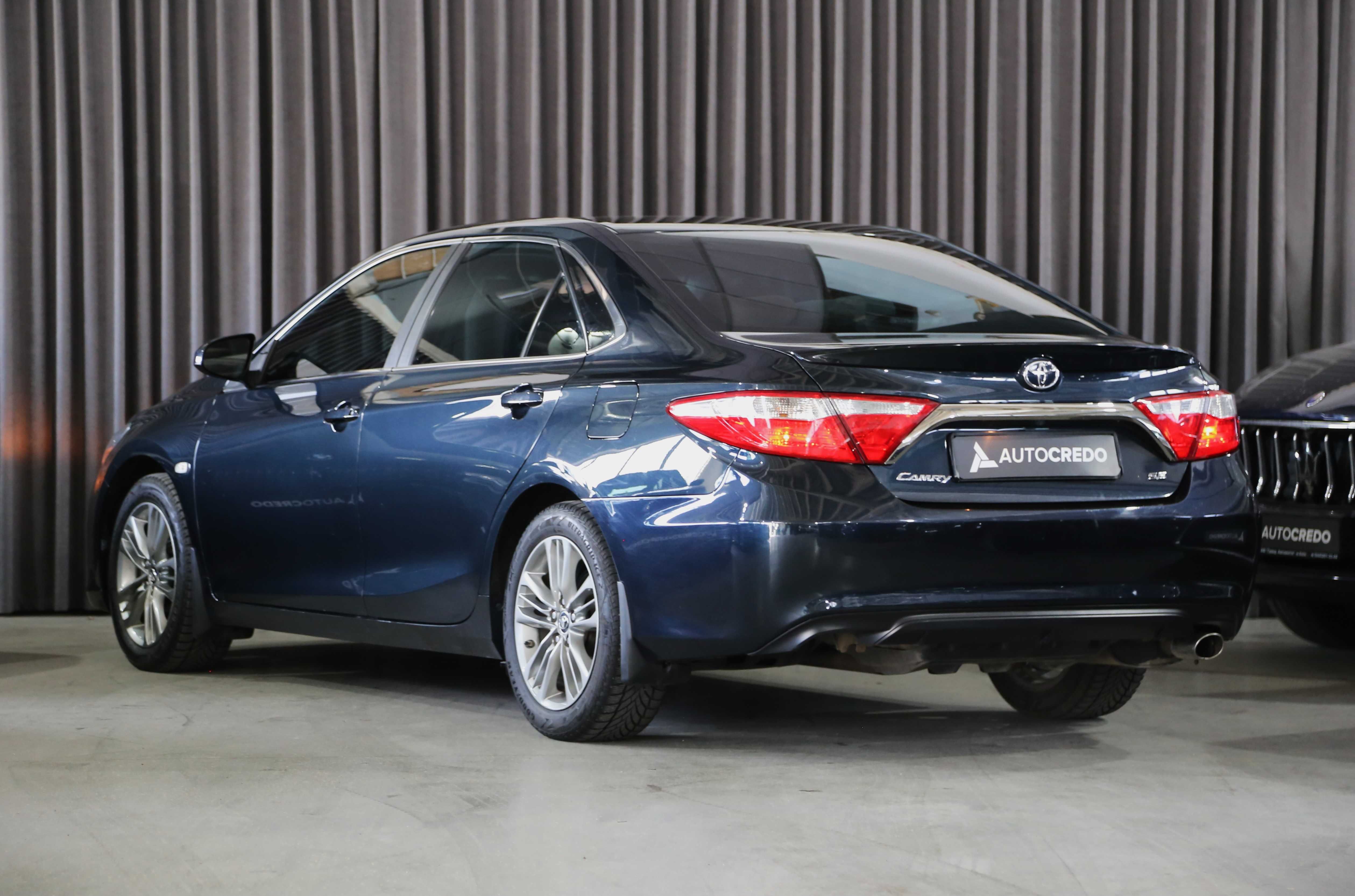 Toyota Camry 2015 року