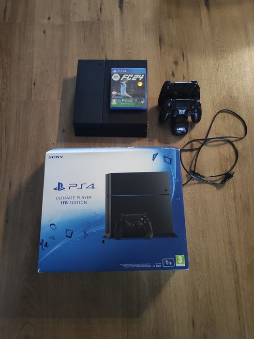 PS4 1 TB 2 x PAD FC24 Ładowarka