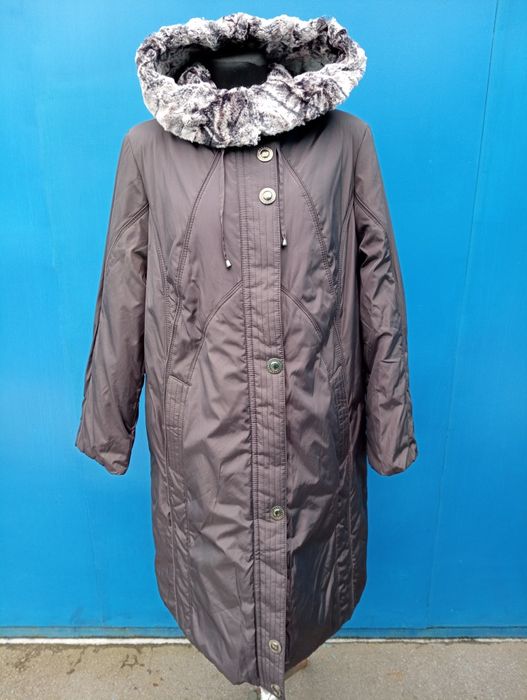 Жіноче зимове пальто.