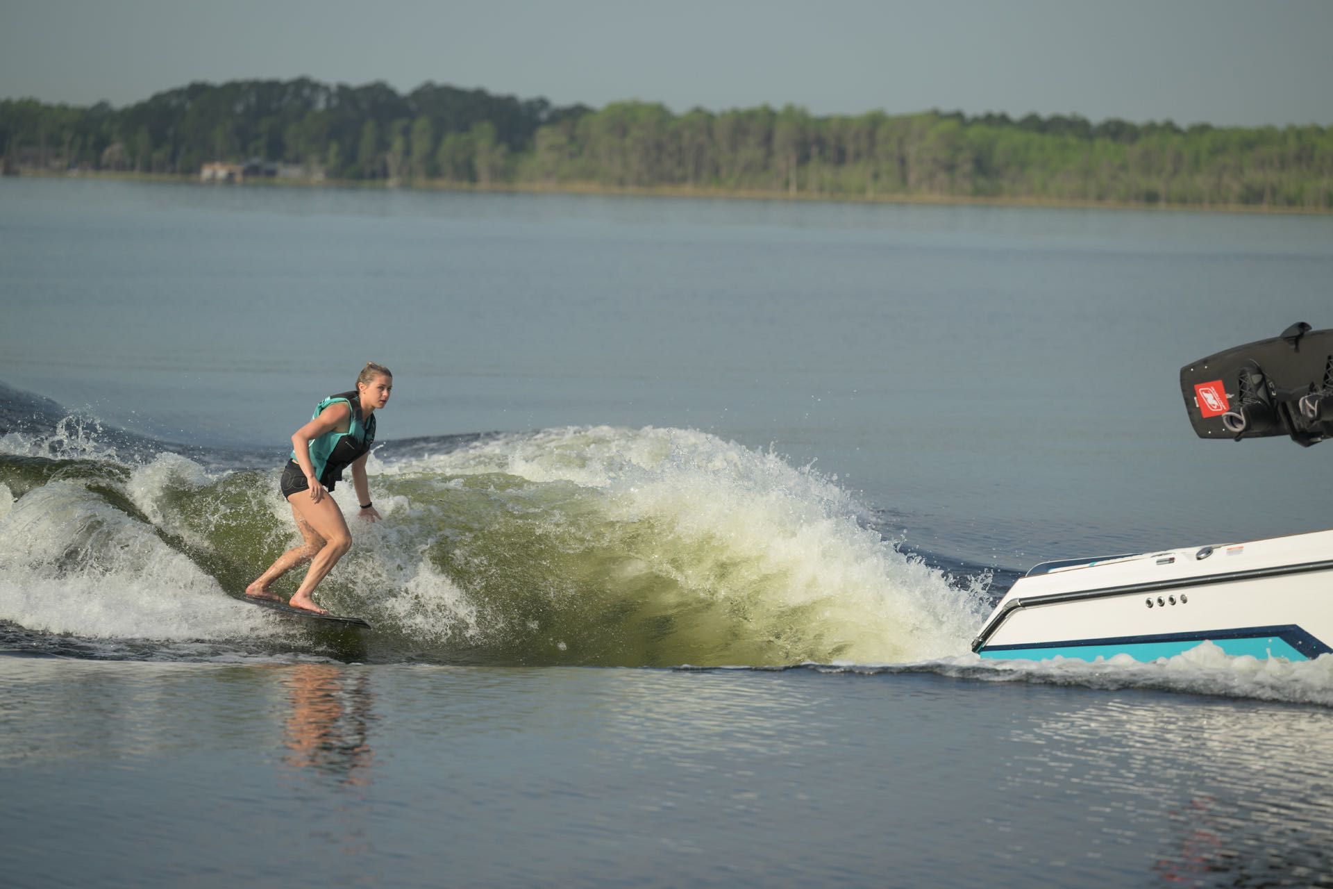Łódź motorowa do wakesurfa, wakeboarda i nart wodnych Nautique GS22/25