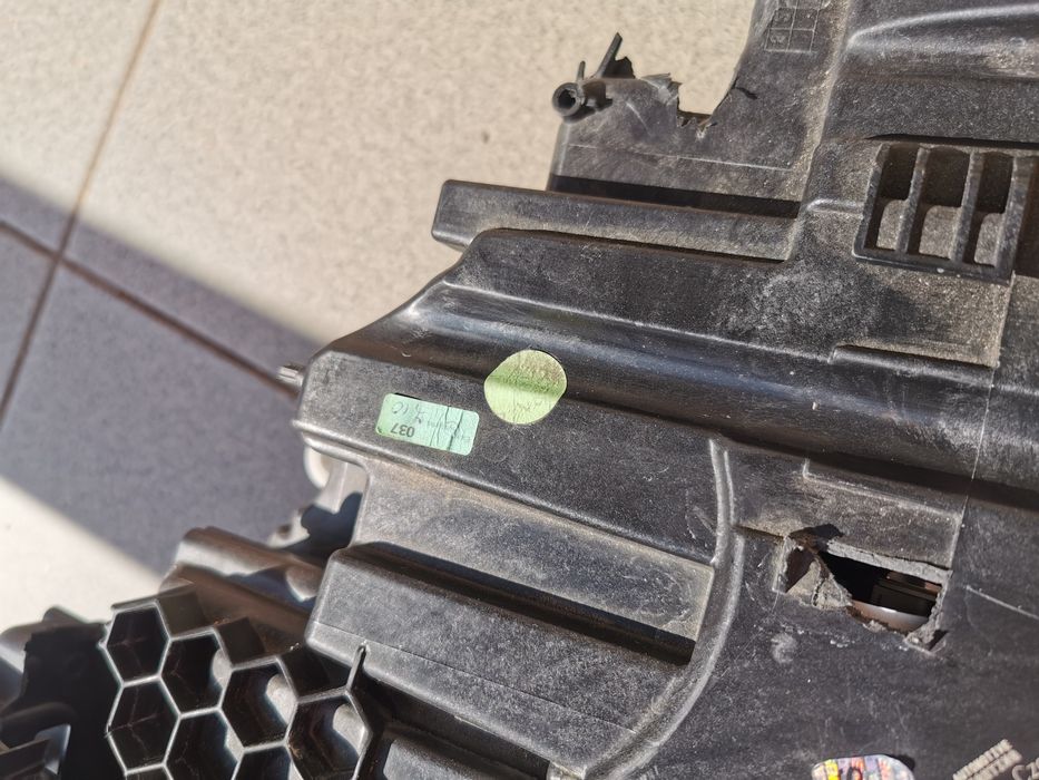 Продаю праву фару Audi E-tron