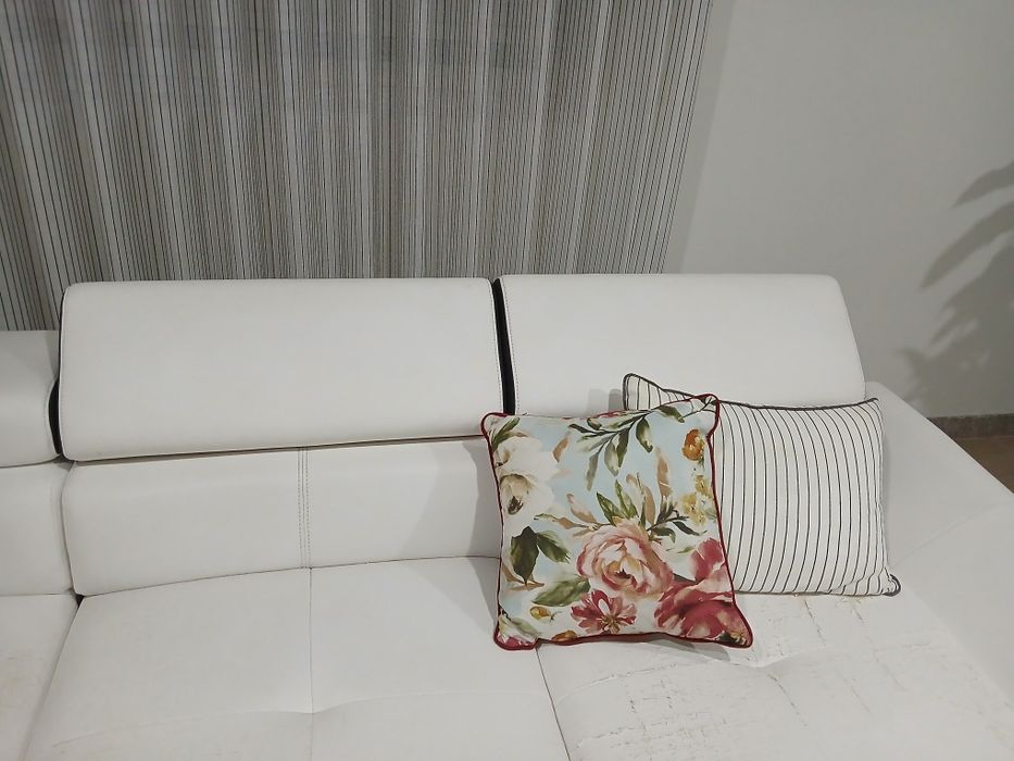 Sofá branco 400 negociaveis