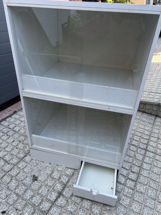 Armario com vitrine 655x600x1017