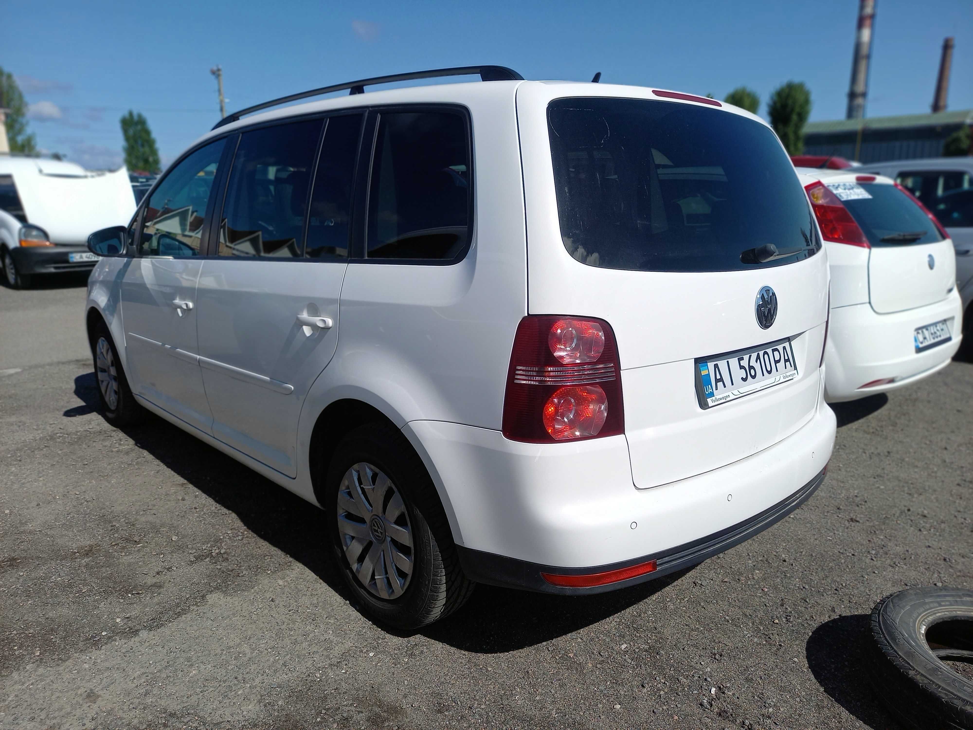 Volkswagen Touran 2009 1.4 TSI MT (140 к.с.) у доброму стані