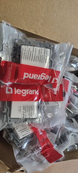 Włącznik  podwójny Legrand Niloe