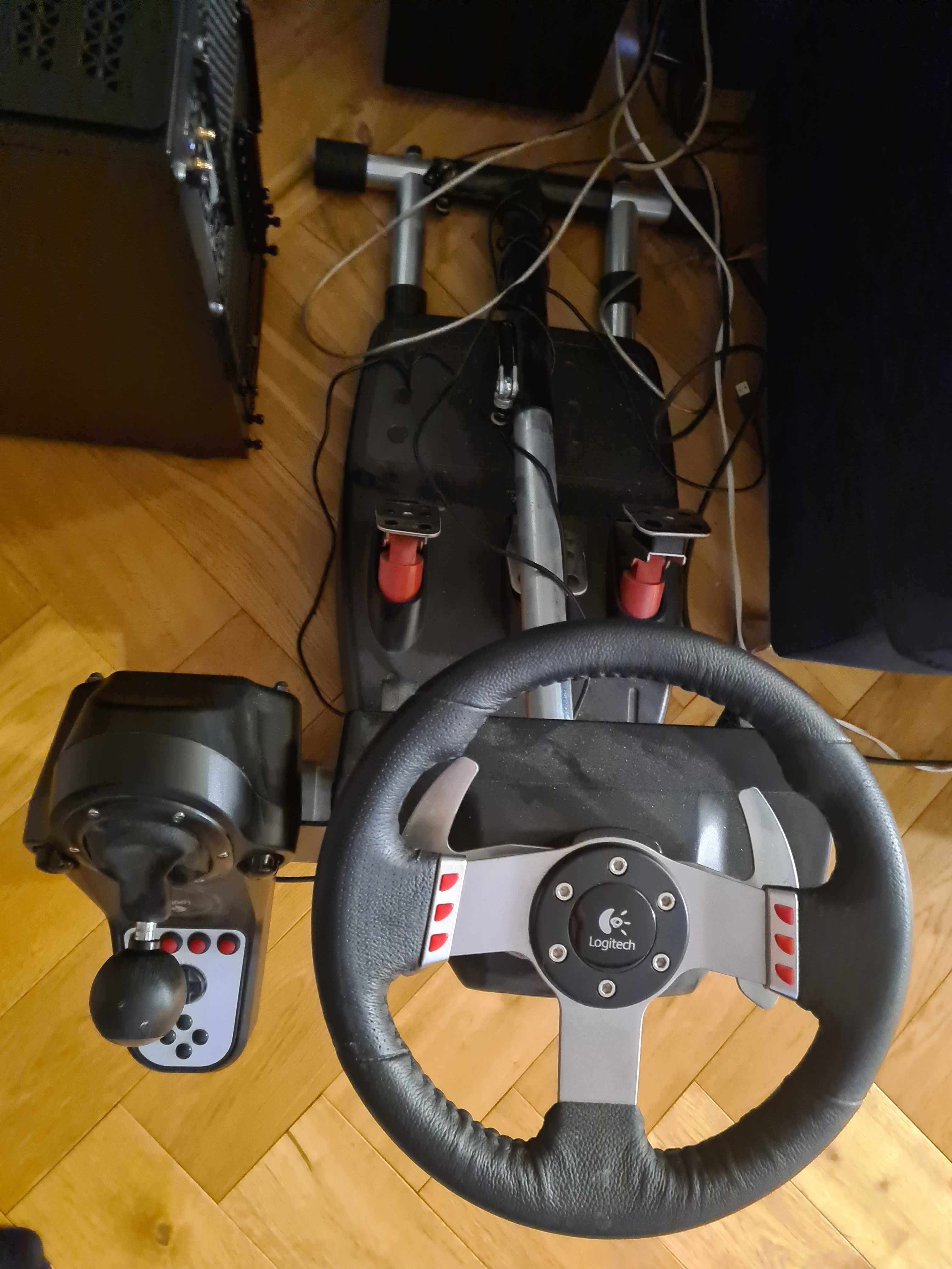 Logitech G27 wraz z Wheel stand Pro oraz shifterem