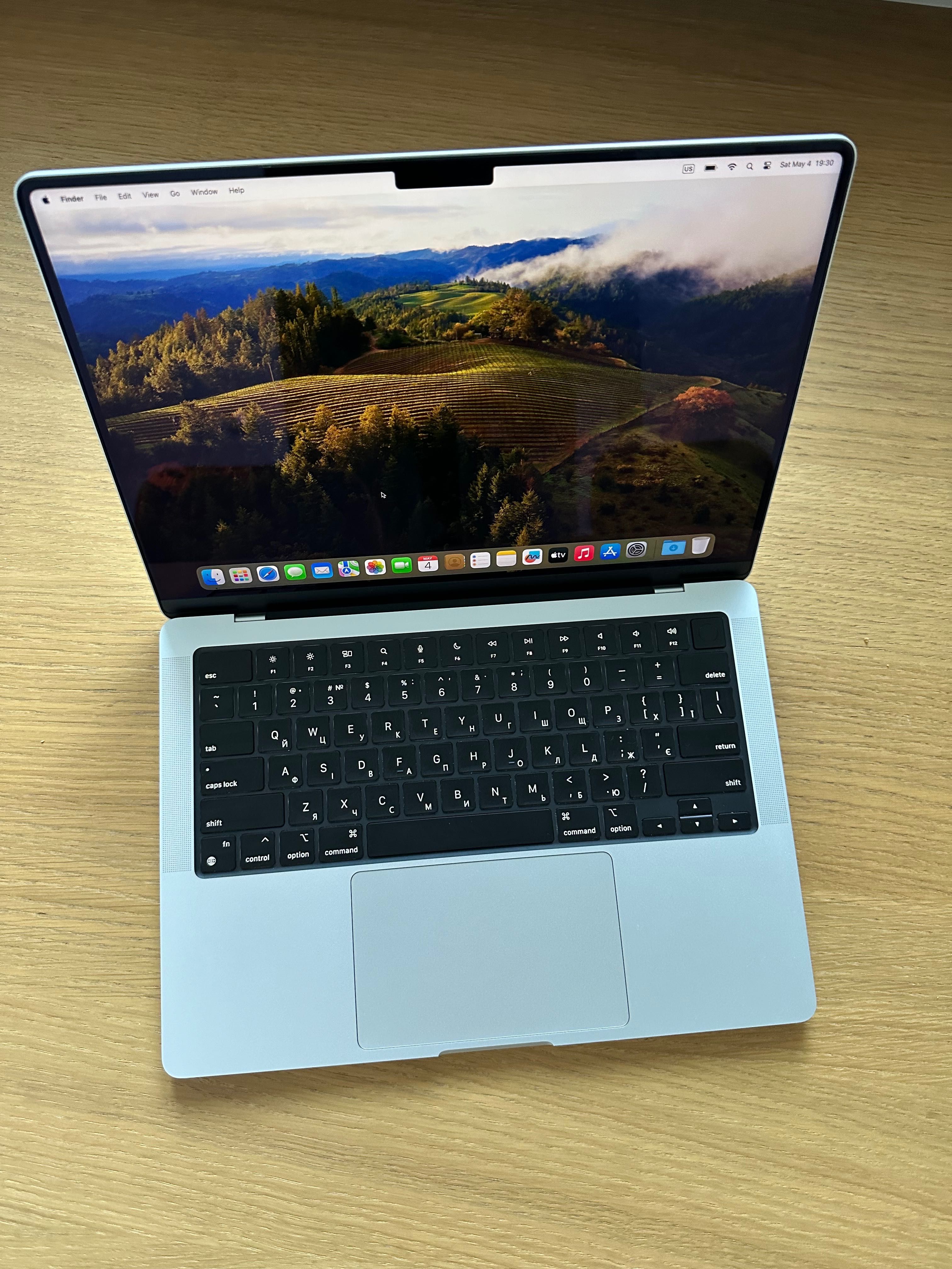 Продам Apple MacBook Pro 14" Silver Late 2023 (MRX73)