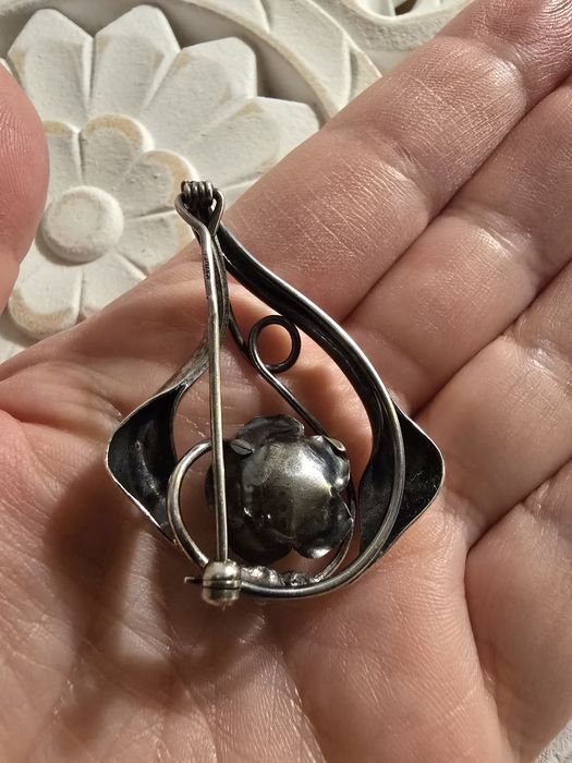 Piękna srebrna broszka róża srebro