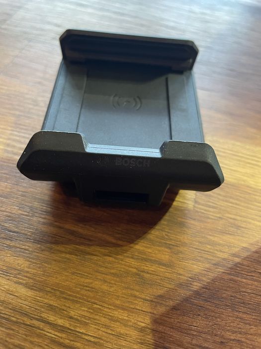 Тримач смартфона Bosch BSP3200 (Smart System) + безпровідна зарядка
