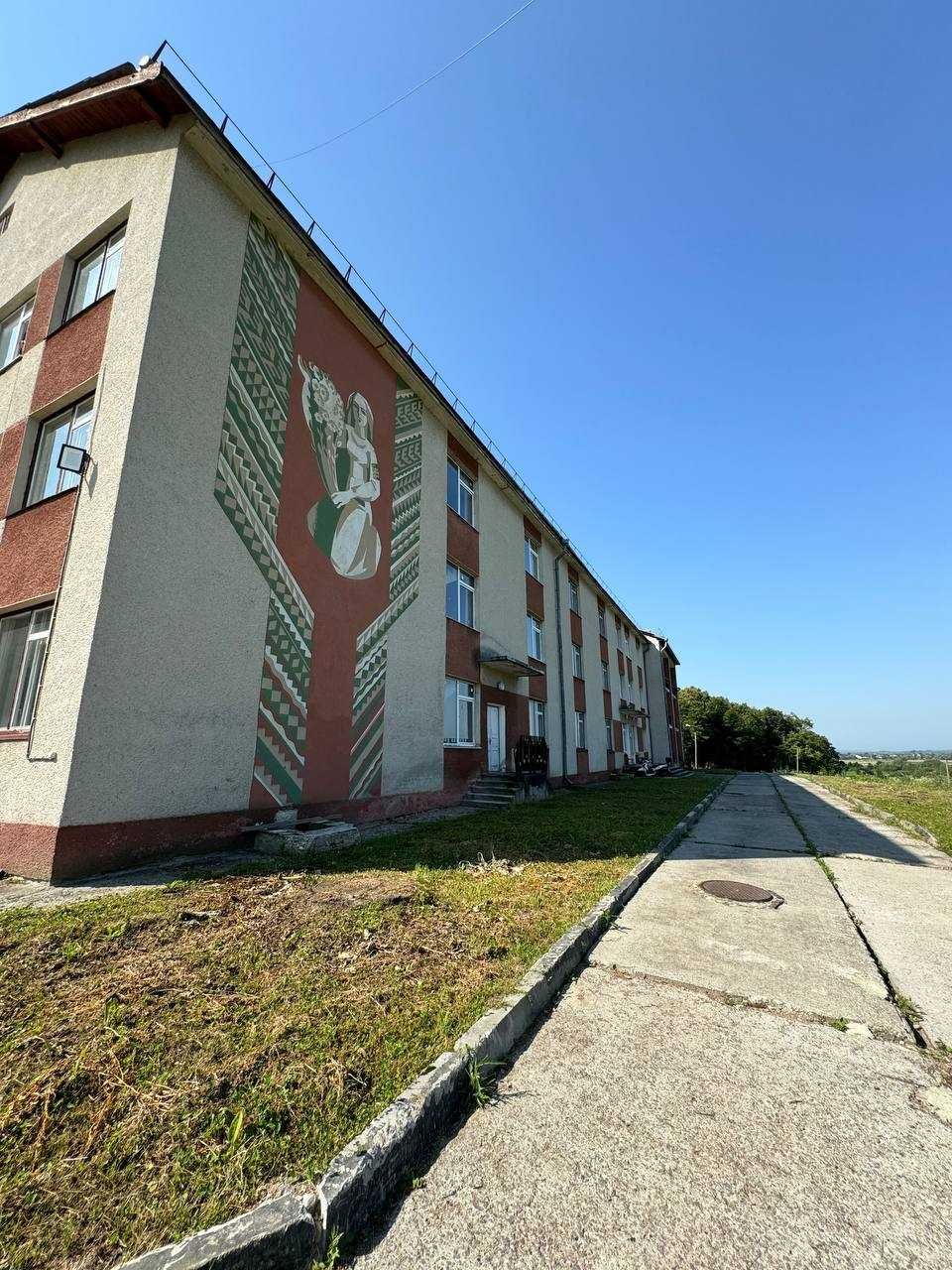 Продаж колишнього дитячого санаторію 5000 м2 з ділянкою 9,5 га