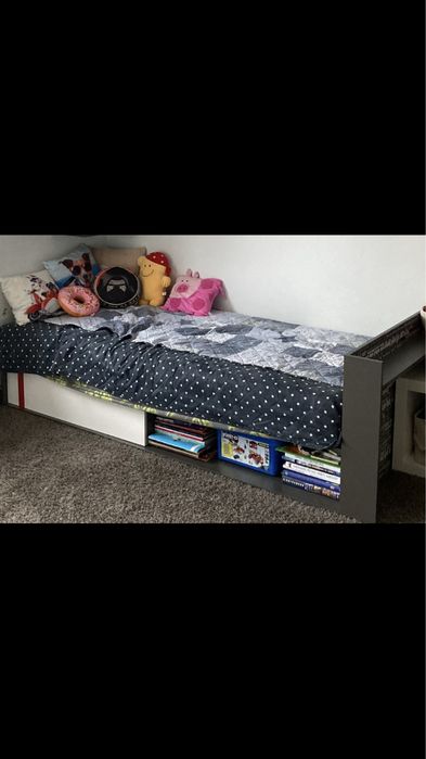 Meble łóżko biurko i fotel obrotowy