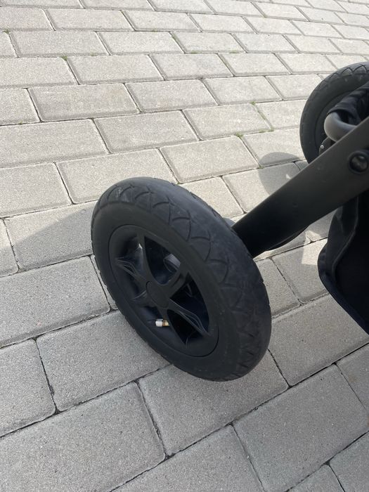 Spacerowy wózek dziecięcy Joie.