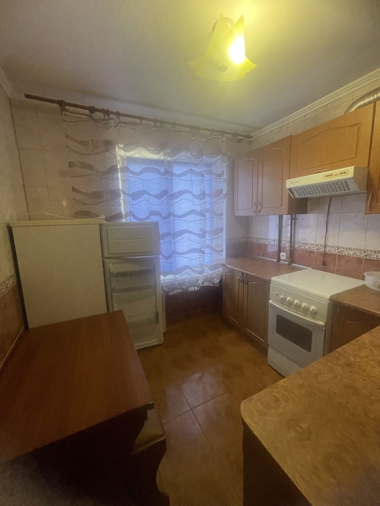 Продам. 1 ком , Половки